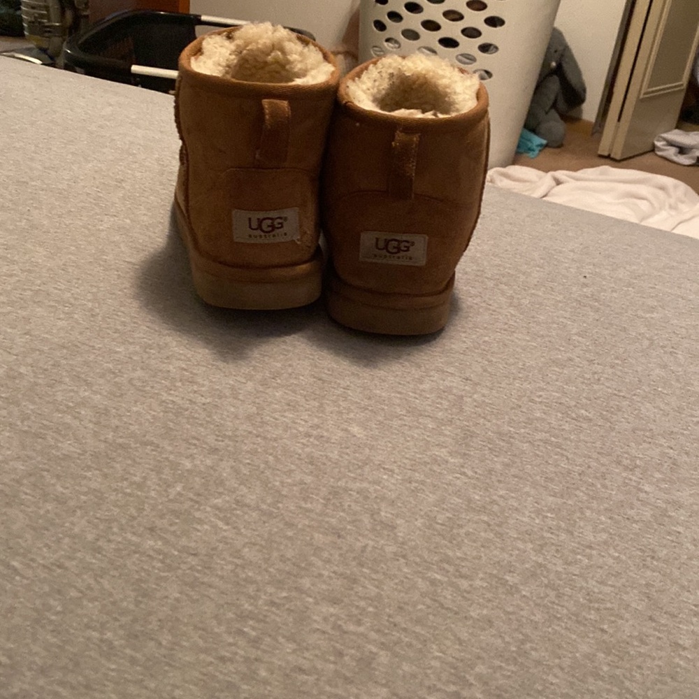 UGG - Picture 3 of 4